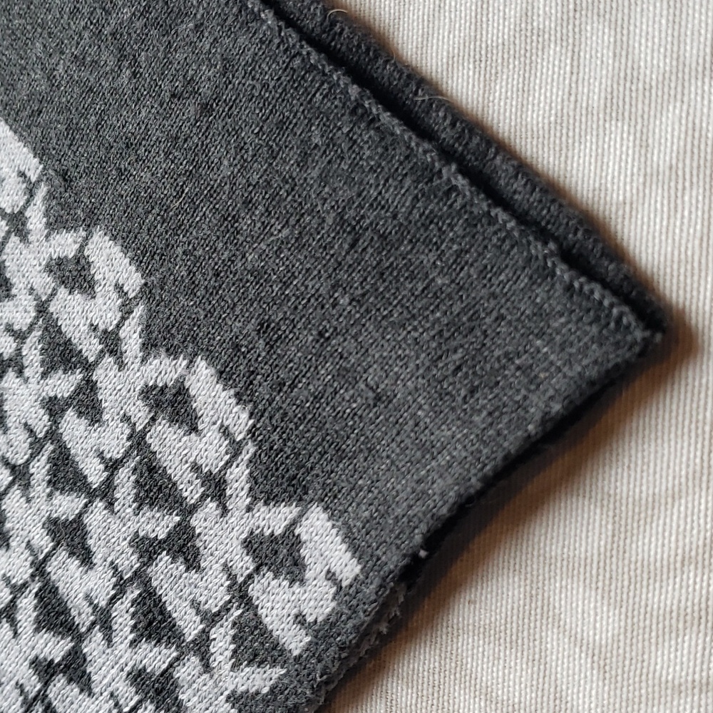 Michael Kors Signature Gray Scarf - Picture 7 of 7